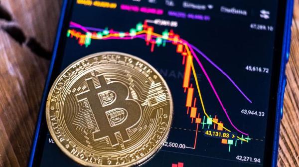 Analysts Warn: Bitcoin at the Beginning of a New Crisis