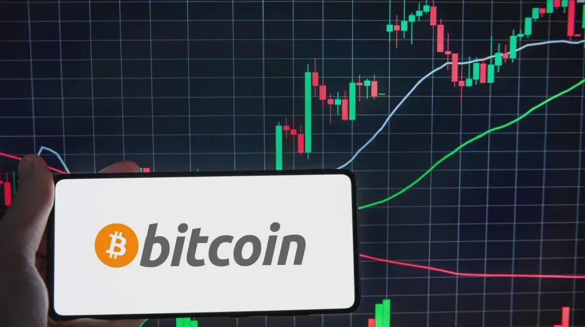 Featured image for Has Bitcoin Found Its Bottom? Dutch Crypto Expert Shares His View