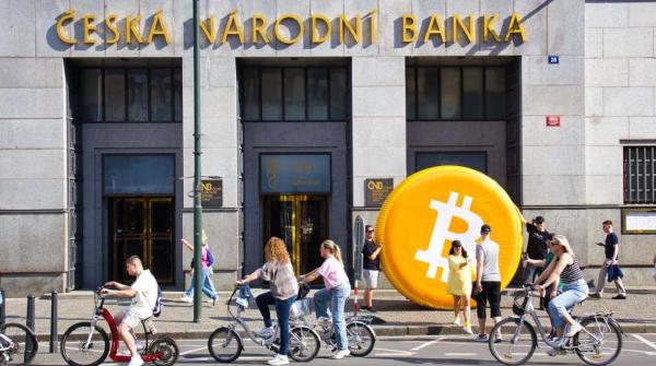 Bitcoin Breaks with Tradition, Charts a New Course: Here's What's Happening