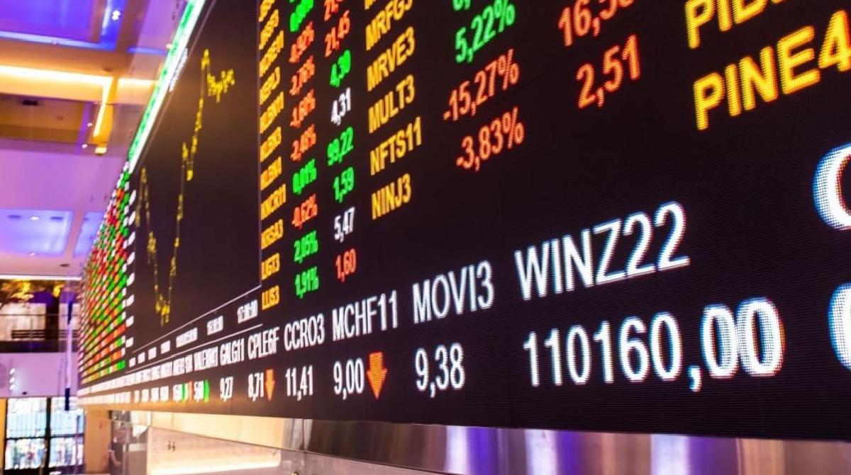 Featured image for Bitcoin Under Pressure as Traders Prepare for Potential Sell-Off