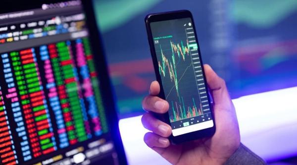 Bitcoin Price Bounces, but Underlying Market Fragility Persists