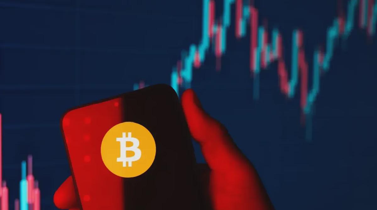 Featured image for Crypto Turns Green: Analyst Calls Current Bitcoin Price a 'Golden Buying Opportunity'