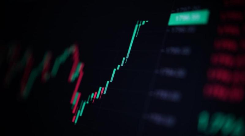 Green chart indicating profit