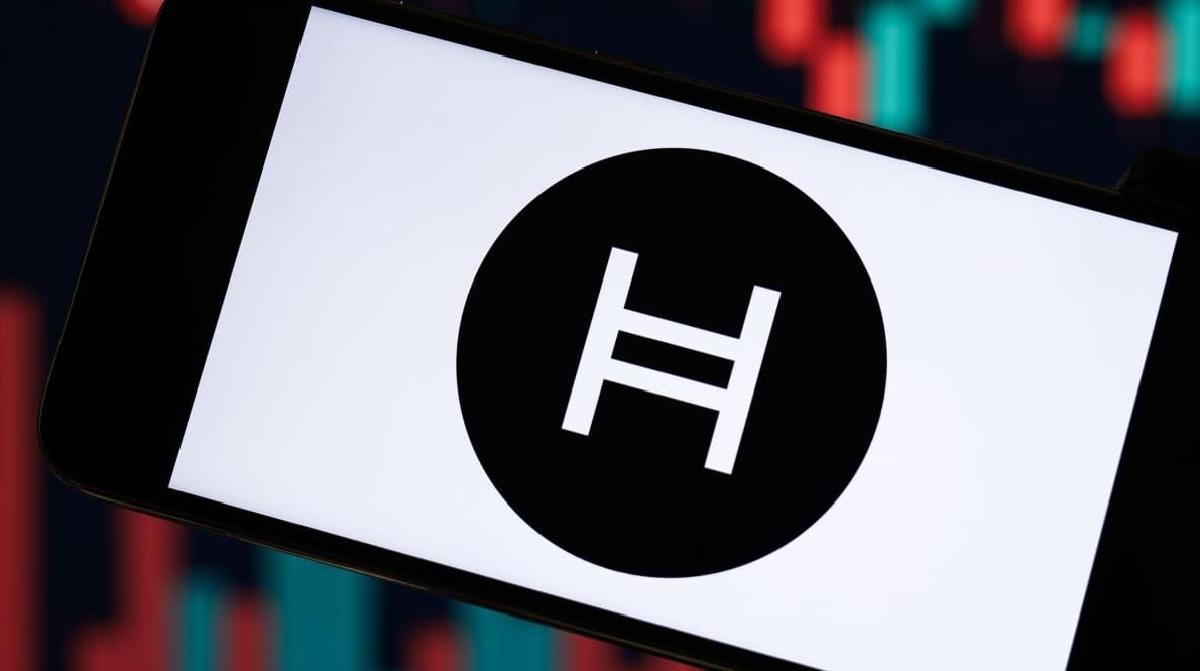 Featured image for Hedera Gains Ground, but These Signals Are Worrying