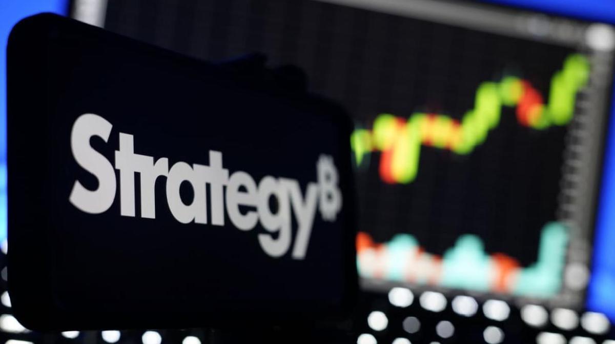 Featured image for Strategy Raises Billions for Bitcoin in 2025, Nears Annual Record