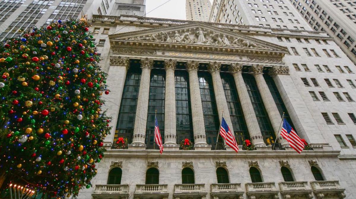 Featured image for Traditional Santa Rally Eludes Markets This Year