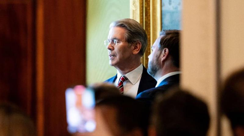 The American Secretary of the Treasury, Scott Bessent, seen in the White House through a crack in conversation with JD Vance